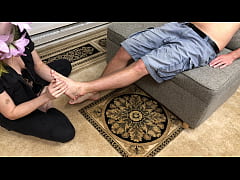 Play MP4 - Belyla Bradley Gives Foot Massage