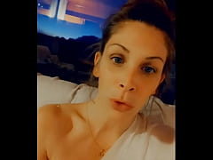 Play MP4 - FAMILY HOLIDAY SAISON 2 Sp&eacute;cial SKI EP1&sol;6 "LE WOMANIZER"&period; Dans un chalet avec &period;&period;&period;