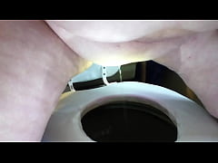 Play MP4 - Wife taking a piss