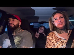 Play MP4 - Motorista de aplicativo pega uma passageira que acabou de completar a maior idade 18 anos novinha &excl; N&atilde;o aguentou teu deu um presente chupando os peitos durinho e pequenos at&eacute; gozar no banco