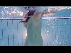 Play MP4 - Nastya decided to do erotics underwater
