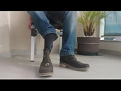 Play MP4 - PUTTING ON THE COWBOY BOOT - ZB22BR