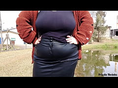 Play MP4 - Passeio com minha madrasta&comma; ela adora se exibir em p&uacute;blico&period;