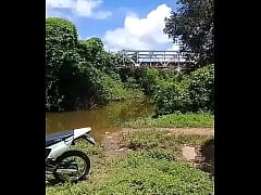 Play MP4 - Eu e meu amigo J&uacute;lio&comma; formos para o sitio e  pegamos o filho do caseiro