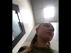 Play MP4 - Risky public sex in the toilet in the gym