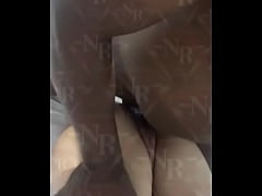 Play MP4 - Novinha 18 recebe rola enorme e grossa - Puta usa mascara porque est&aacute; noiva do corno