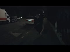 Play MP4 - musulmane voil&eacute;e seins nus dans la rue