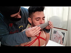 Play MP4 - Leicy being tapegagged