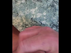 Play MP4 - Branlette sur le coin du meuble