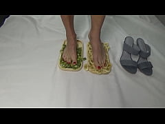 Play MP4 - I trample fruits with my feet