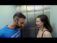 Play MP4 - Me follo a mi Vecina en las escaleras y rematamos en mi casa