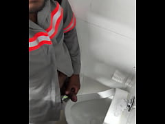 Play MP4 - Trabalhador cola&ccedil;&atilde;o a rola pra fora do uniforme e come&ccedil;a a bater uma e come&ccedil;a a bater uma