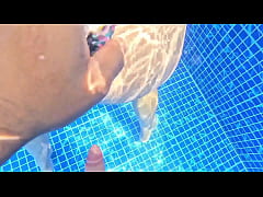 Play MP4 - LATINA MILF CULONA RECIBE LA DURA VERGA DE UN DESCONOCIDO EN LA PISCINA PUBLICA