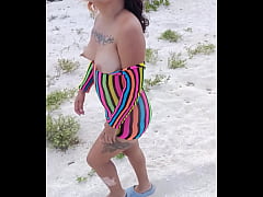 Play MP4 - Latina Exhibi&eacute;ndose en playa publica en mexico