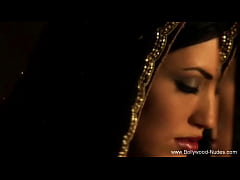 Play MP4 - Beauty Of The Indian Waterfall Seducing Plenty of Man