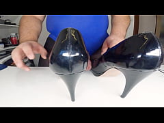 Play MP4 - Fat daddy in one piece swimmsuit and pantyhose fucking his high heels