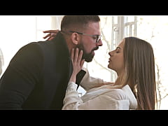 Play MP4 - Brunette Beauty Miami Solves Robbery With A Steamy DP Threesome GP3285