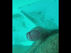 Play MP4 - Je jouis dans la piscine