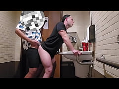 Play MP4 - Levando pau grosso no banheiro do shopping&excl;