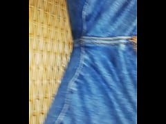 Play MP4 - Peeing in Living room