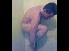 Play MP4 - me meto a duchar y me termino tocando