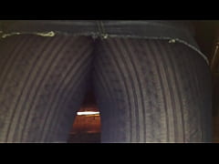 Play MP4 - Collant upskirt sotto il tavolo