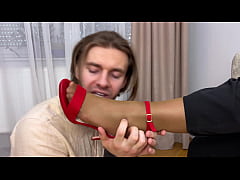 Play MP4 - Horny Female Boss Pulls Down Pantyhose and Makes Employee Worship Her Pussy