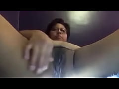 Play MP4 - Squirting amateur Latina with big cucumber