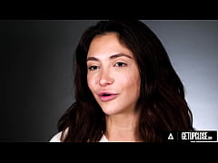 Play MP4 - UP CLOSE - How Women Orgasm With Petite Jane Wilde&excl; INTENSE EYE ROLLING HITACHI ORGASM&excl; FULL SCENE