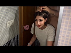 Play MP4 - Mi casero esta feliz porque as&iacute; es como le pago la Renta &comma; follando con hombre casado