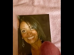 Play MP4 - Latina Princess takes facial