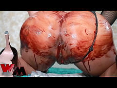 Play MP4 - GabySuccubus comiendo un platano por el culo