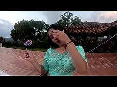 Play MP4 - Joven colombiana seduciendo a su vecino cachondo