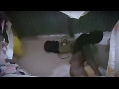 Play MP4 - Elle cache son visage