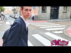 Play MP4 - Two young guys busting the pussy of Victoria Arias in a THREESOME