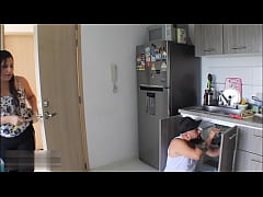 Play MP4 - Descubro que mi esposo me es infiel y me desquito Follando con el fontanero que el mismo contrat&oacute; - Porno En Espa&ntilde;ol