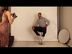 Play MP4 - Trailer &vert; Fot&oacute;grafa safada seduz Tony Tigr&atilde;o &vert; Carol F&ecirc;nix