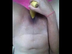Play MP4 - Milf and banana