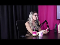 Play MP4 - Vivem um relacionamento n&atilde;o monog&acirc;mico&comma; e n&atilde;o se considera um poliamorista&comma; al&eacute;m de ser dif&iacute;cil encontrar um fixo - Reh Queen & Kstro &lpar;SHEER&sol;RED&rpar;