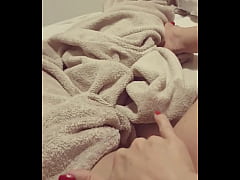 Play MP4 - Siririca sacana na bucetona delicinha gulosa