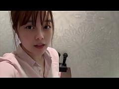 Play MP4 - 1人カラオケにきたら部屋の臭いが精子の臭いがしておまんこが濡れてきてオナニーしちゃう女子大生。