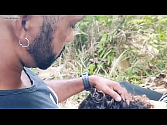 Play MP4 - Fui na bica me refresca e acabei ficado com tes&atilde;o e dei minha buceta pro cara l&aacute; no mato