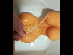 Play MP4 - Pissing all over pussy and tits