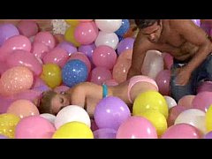 Play MP4 - Fucking in a sea of balloons