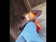 Play MP4 - Trabalhador filma se masturbando na obra