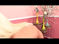 Play MP4 - Sex expert woman Lichelle Marie a slut with sexy tattoos and gold hair frantically trumpets to enjoy