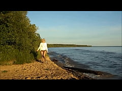 Play MP4 - No skirt-no panties