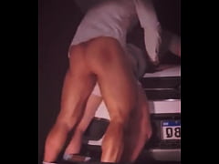 Play MP4 - Despues de unos tragos le mamo la polla al vecino afuera de su casa y termina follandome a pelo y su esposa adentro de la casa