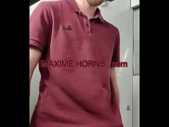 Play MP4 - comment cacher cette grosse bite&period;&period;&period;je sais pas si le t-shirt c'est une bonne id&eacute;e &quest;how to hide this big dick&period;&period;&period;i don' &period;&period;&period;