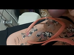 Play MP4 - Gozando nas havaianas da cunhada